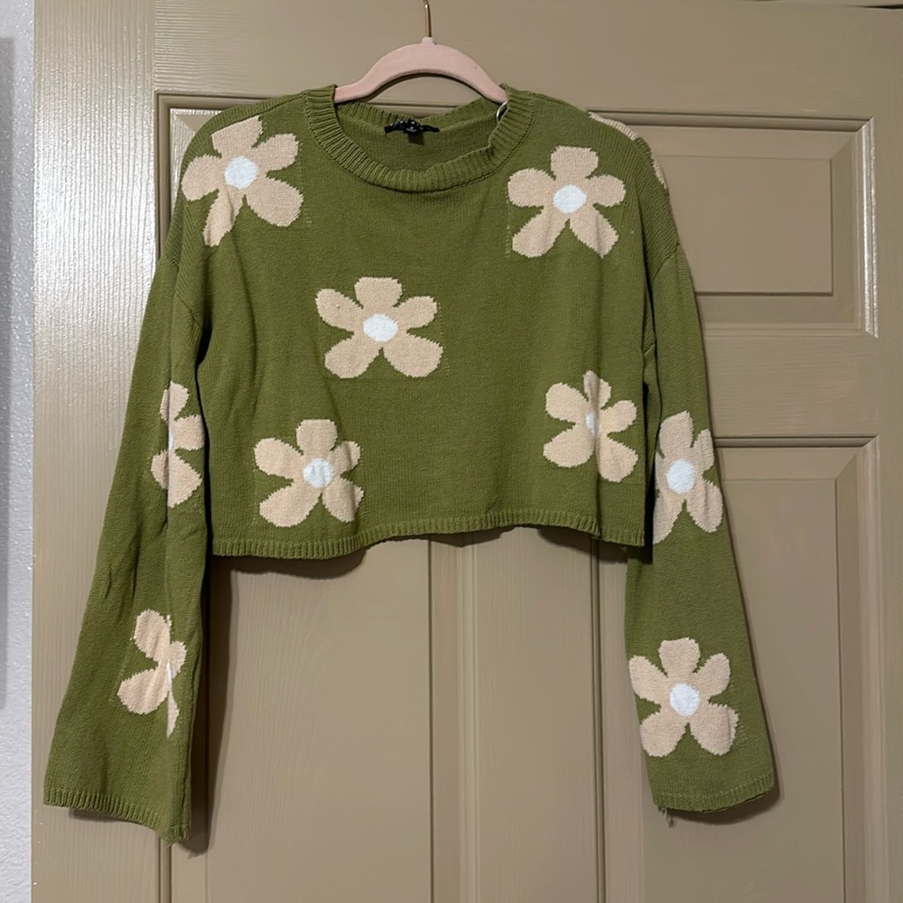 Flower Cropped Sweater